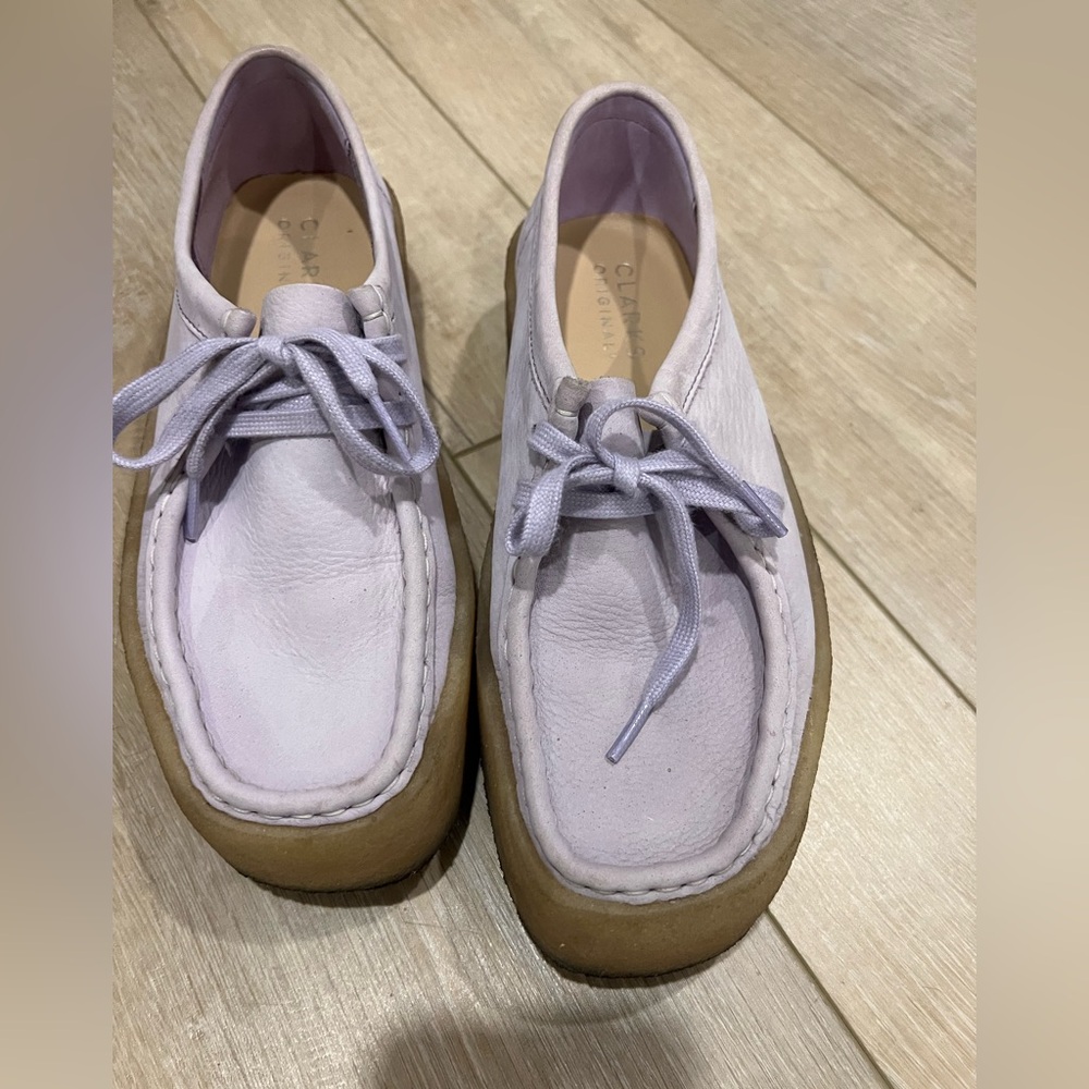Great condition. Size 9 beautiful lilac color. Clark’s original
